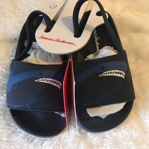 Hanna Andersson Toddler/Little kid shark flip flop